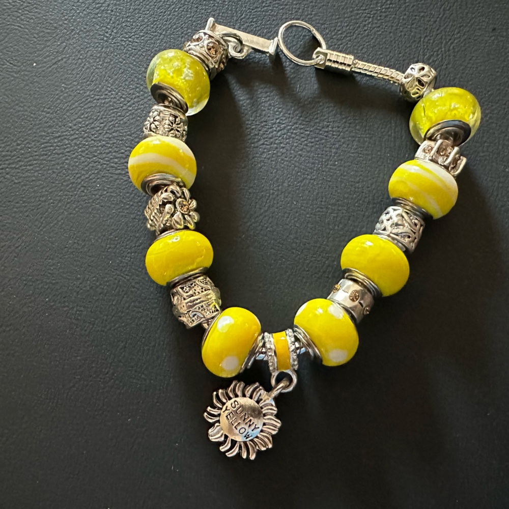 Willabee And Ward “Sunny Yellow” Charm Bracelet Size 8”